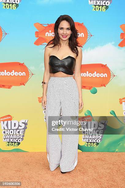 Adriana Louvier arrives at the Nickelodeon Kids' Choice Awards Mexico 2016 at Auditorio Nacional on August 20, 2016 in Mexico City, Mexico.