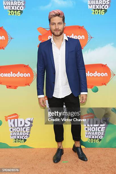 Eddy Vilard arrives at the Nickelodeon Kids' Choice Awards Mexico 2016 at Auditorio Nacional on August 20, 2016 in Mexico City, Mexico.