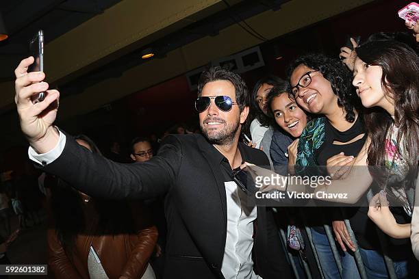 Mane de la Parra takes selfies with fans during the Nickelodeon Kids' Choice Awards Mexico 2016 at Auditorio Nacional on August 20, 2016 in Mexico...