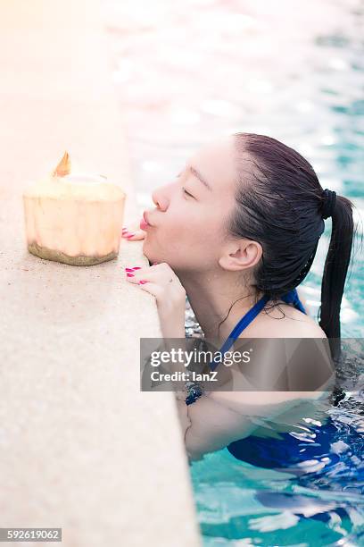 young woman in swimming pool - puket fotografías e imágenes de stock