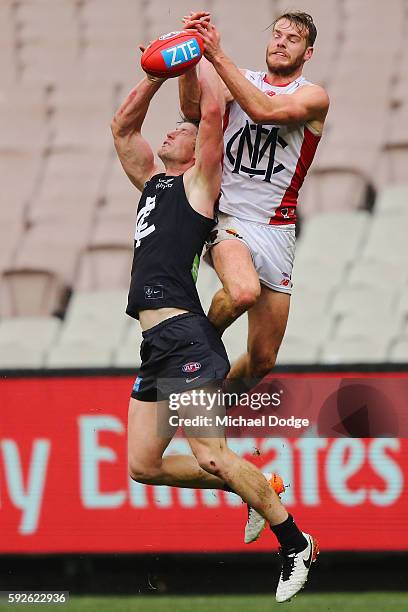 Jack Watts of the Demons competes for the ball over Sam Rowe of the Blues during the round 22 AFL match between the Carlton Blues and the Melbourne...