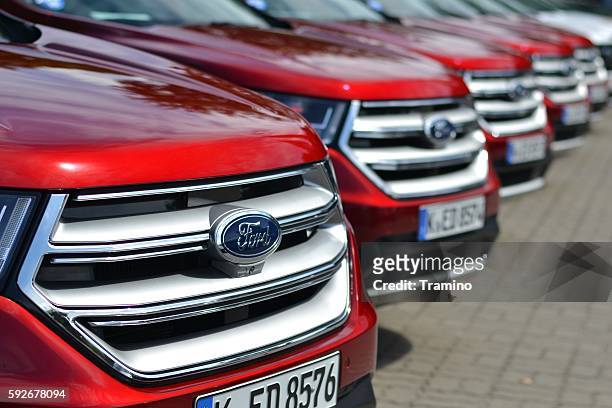 ford vehicles on the parking - ford 個照片及圖片檔