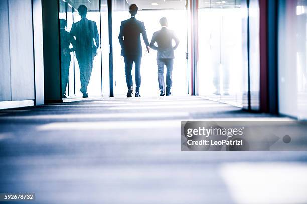 オフィスのビジネスマン - 日本のビジネスマン - corporate business ストックフォトと画像