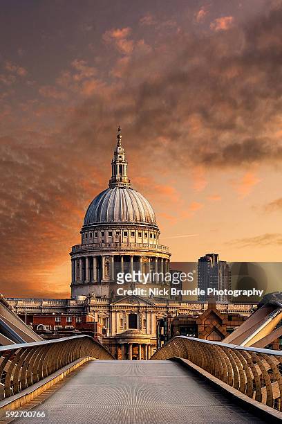 st. pauls cathedral sunrise, london, united kingdom - st pauls cathedral london - fotografias e filmes do acervo