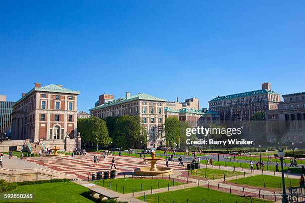 lawns, plaza and academic buildings, new york - campus imagens e fotografias de stock