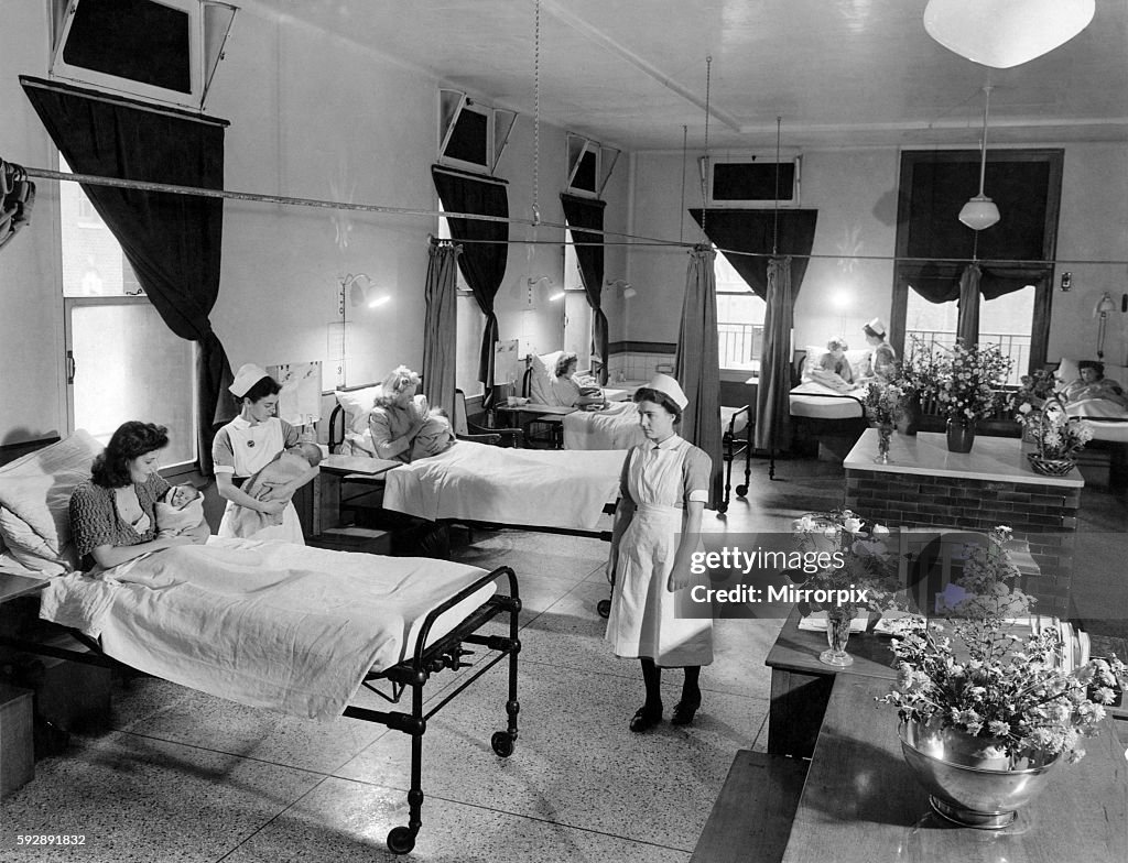 View of nurses and patients on Maternity Ward C at University College Hospital October 1943 P009385