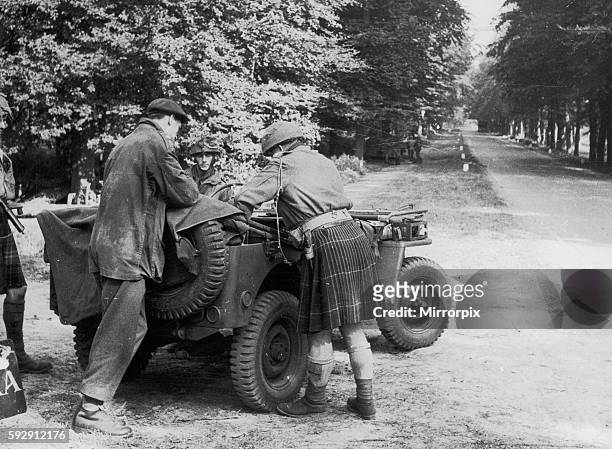 British Airborne Forces in Holland during Operation Market Garden A patrol led by Captain James G Ogilvie of the No 1 Wing Glider Pilot Regiment who...