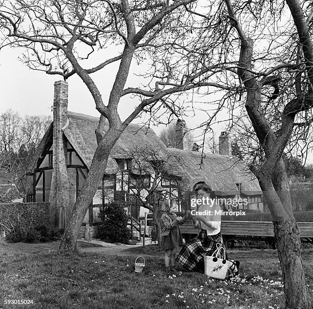 Anne Hathaway's Cottage in Shottery, near Stratford-upon-Avon, Warwickshire. Circa 1953.