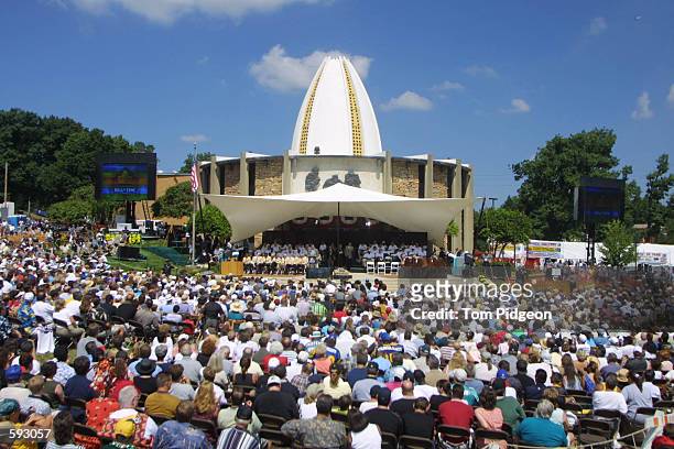 General view of the ceremony during the 2001 Pro Football Hall Of Fame Induction at Hall's Game Day Theater in Canton, Ohio. DIGITAL IMAGE. Mandatory...
