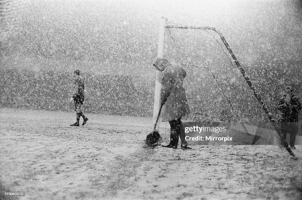 English League Division One match at Highbury, abandoned due to heavy snow. Arsenal v Sheffield Wednesday. A groundsman