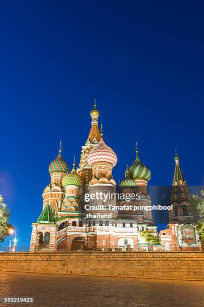 st. basil's cathedral at red square, moscow - moscow skyline stock pictures, royalty-free photos & images