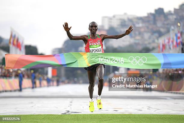 Eliud Kipchoge of Kenya celebrates as he crosses the line to win gold during the Men's Marathon on Day 16 of the Rio 2016 Olympic Games at Sambodromo...