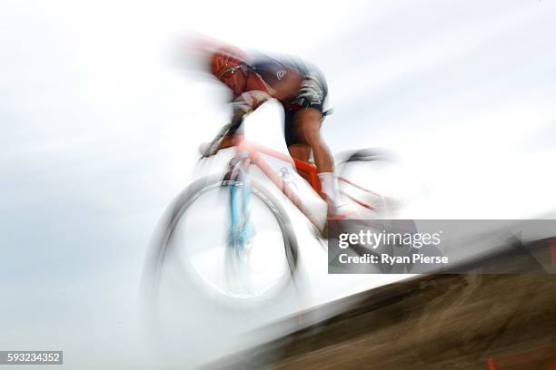 Howard Grotts of the United States rides during the Men's Cross-Country on Day 16 of the Rio 2016 Olympic Games at Mountain Bike Centre on August 21,...