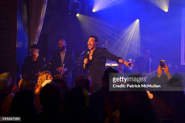 Lionel Richie performs onstage at the Apollo in the Hamptons 2016 party at The Creeks on August 20, 2016 in East Hampton, New York.