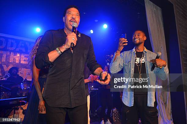 Lionel Richie and Usher perform onstage at the Apollo in the Hamptons 2016 party at The Creeks on August 20, 2016 in East Hampton, New York.