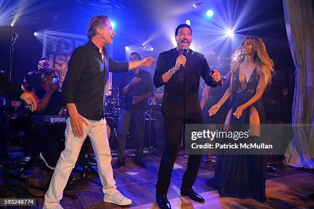 Don Johnson, Lionel Richie and Ciara sing onstage at the Apollo in the Hamptons 2016 party at The Creeks on August 20, 2016 in East Hampton, New York.
