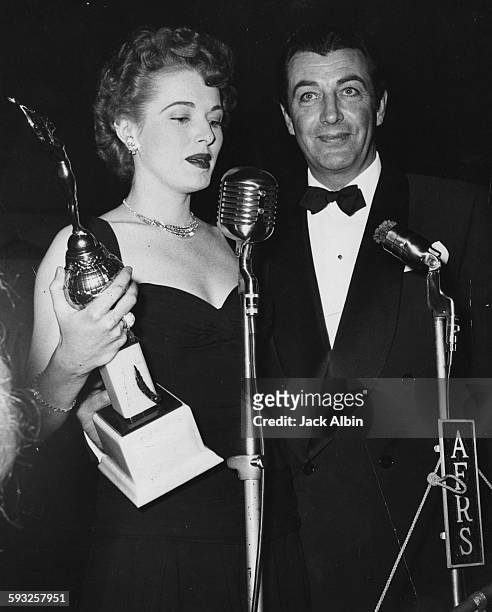 Eleanor Parker presenting the Best Actor award to Robert Taylor at the Foreign Press Awards, or the Golden Globes, 1953.