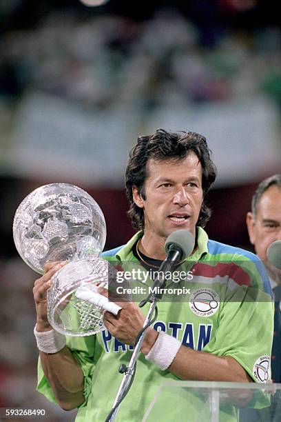 Cricket World Cup 1992 - Australia: Final: England v. Pakistan at Melbourne. Pakistan won by 22 runs. Pakistan 249-6 ; England 227 . Imran Kahn with...