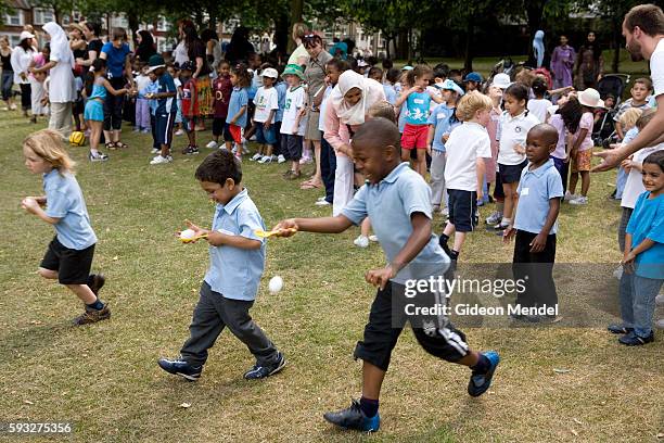 Water Spoon Races 210 Egg And Spoon Race Stock Photos, High-Res Pictures, and Images ...