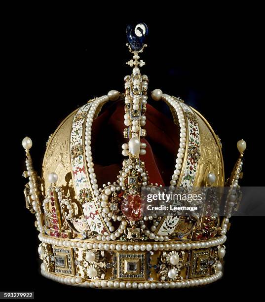 Corona Radiata Rome Roman Emperor Crown Photos and Premium High Res Pictures - Getty Images