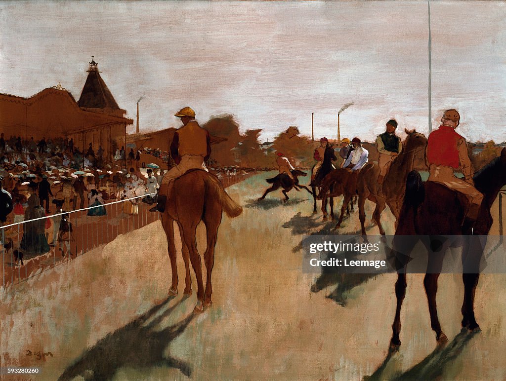 The parade (Race horses in front of the tribunes)