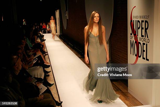 World Model Collection 106 Ford Models Supermodel Of The World World Finals New York Photos ...