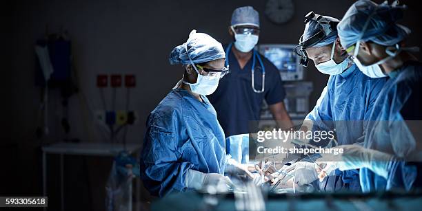 putting their skills to good use - anesthesiologist imagens e fotografias de stock