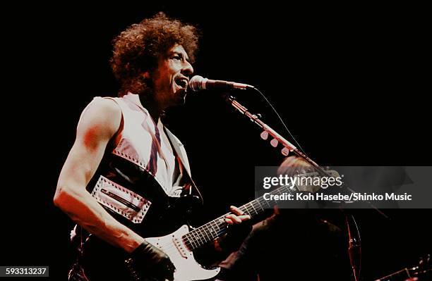 Bob Dylan with Tom Petty and Heartbreakers Bob Dylan Tom Petty live at Nippon Budokan, Tokyo, March 10, 1986.