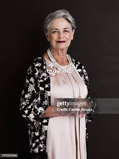 i'm not giving away any style secrets - mature vintage imagens e fotografias de stock