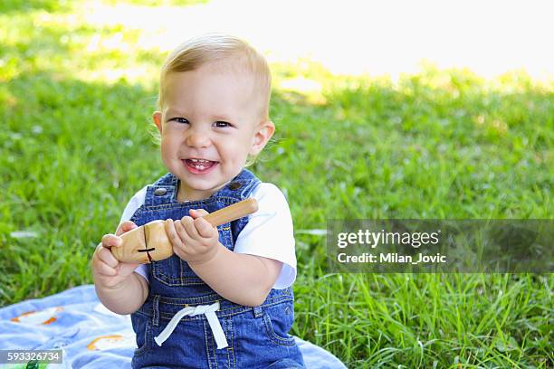 carino bambino ragazzo - baby eating toy foto e immagini stock