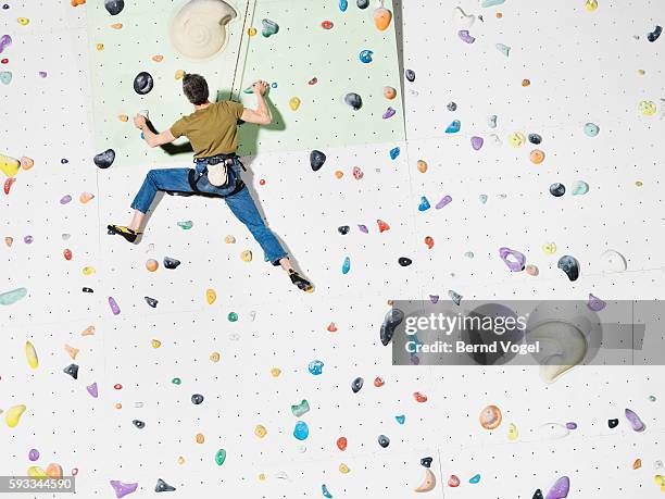 rock climber - klimmuur stockfoto's en -beelden