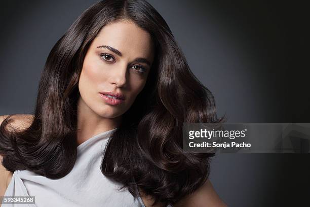 portrait of beautiful woman with long brunette hair - pretty brunette woman fotografías e imágenes de stock