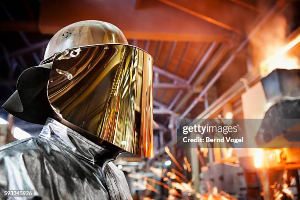 steel worker - industriearbeider stockfoto's en -beelden