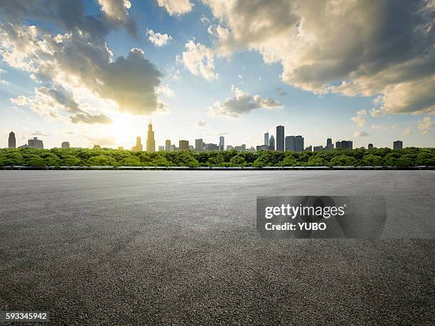 parking lot-chicago - trees horizon stock pictures, royalty-free photos & images