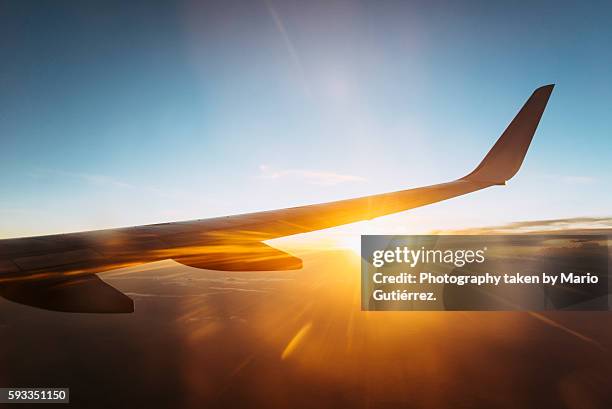 sunset on an airplane - bullauge stock-fotos und bilder