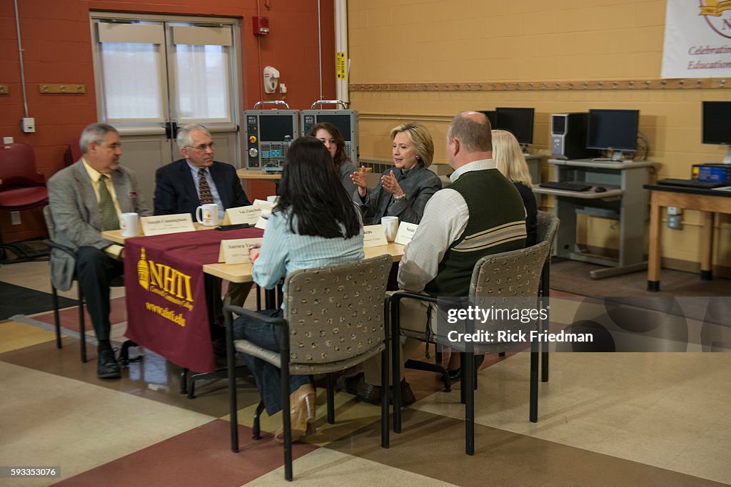 Hillary Clinton campaigns in NH