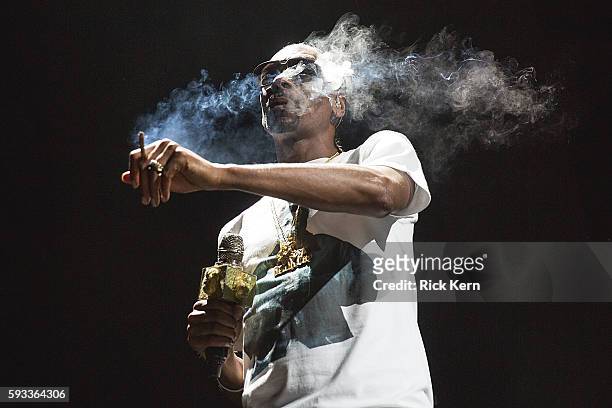 Rapper Snoop Dogg performs onstage during 'The High Road Tour' at Austin360 Amphitheater on August 21, 2016 in Austin, Texas.