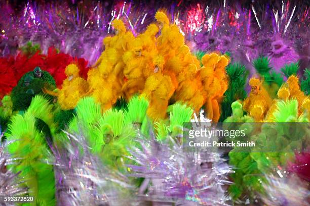 Dancers perform in the "Cidade Maravilhosa" segment during the Closing Ceremony on Day 16 of the Rio 2016 Olympic Games at Maracana Stadium on August...
