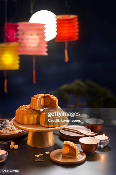 mid autumn festival table top shot. - chinese lantern festival stockfoto's en -beelden