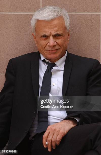 Actor Robert Blake star of the TV show "Baretta," waits for the verdict during jury deliberations at his civil trial for the wrongful death of his...