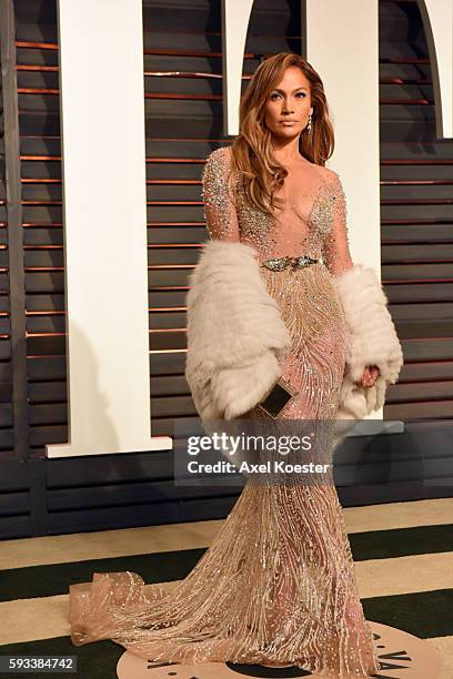 Actress Jennifer Lopez attends the 2015 Vanity Fair Oscar Party hosted by Graydon Carter at the Wallis Annenberg Center for the Performing Arts on...