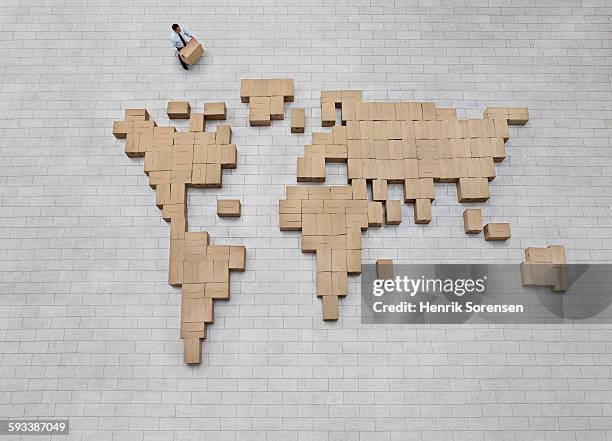 world chart of boxes birds view - international shipping stock-fotos und bilder