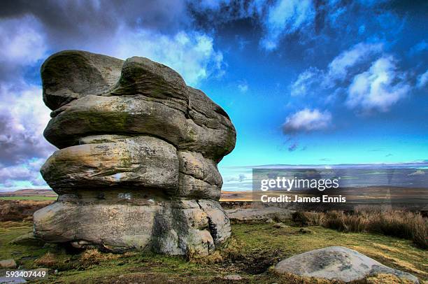 eagle stone, baslow edge, peak national park, uk - baslow stock pictures, royalty-free photos & images
