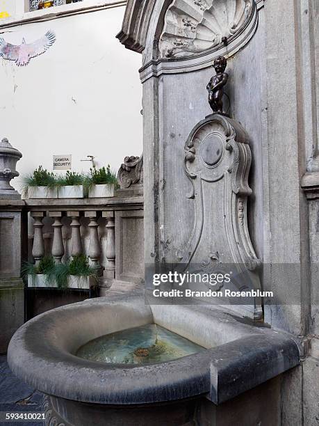 manneken pis - mannekin pis stock pictures, royalty-free photos & images