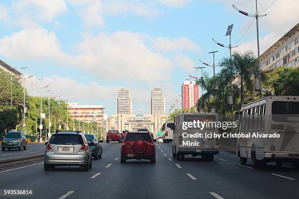 bolivar avenue, caracas, venezuela - avenida bolívar - fotografias e filmes do acervo