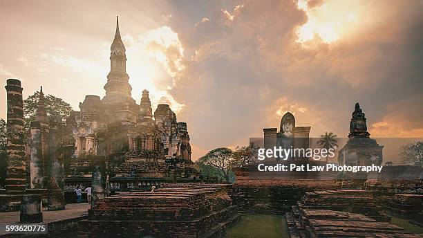 sukhothai historical park - sukhothai foto e immagini stock