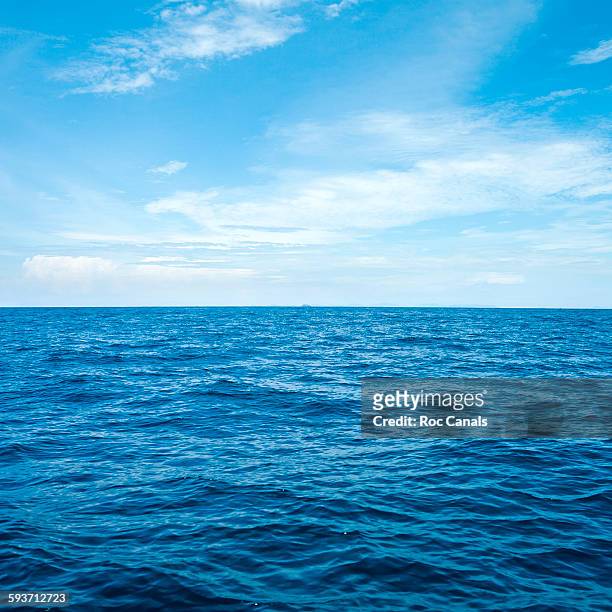 sea with clouds - seascape stockfoto's en -beelden