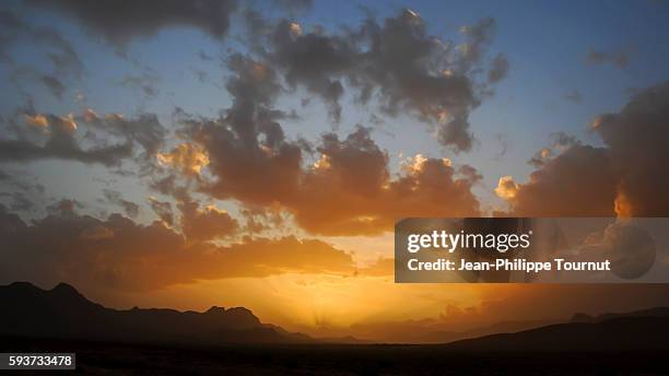 sunset in the arid area near midelt in morocco - midelt photos et images de collection