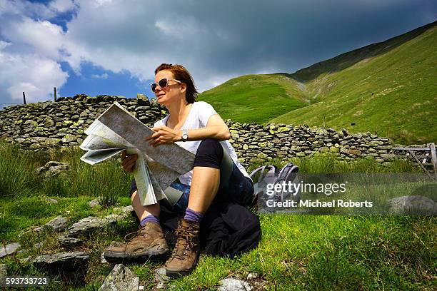 map reading in the hills of the lake district - ambleside the lake district stock-fotos und bilder