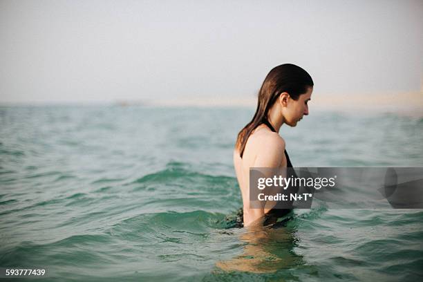 girl swimming - n n girl models imagens e fotografias de stock